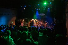 「JAMESON HALLOWEEN LIVE」FINLANDSのステージの様子。