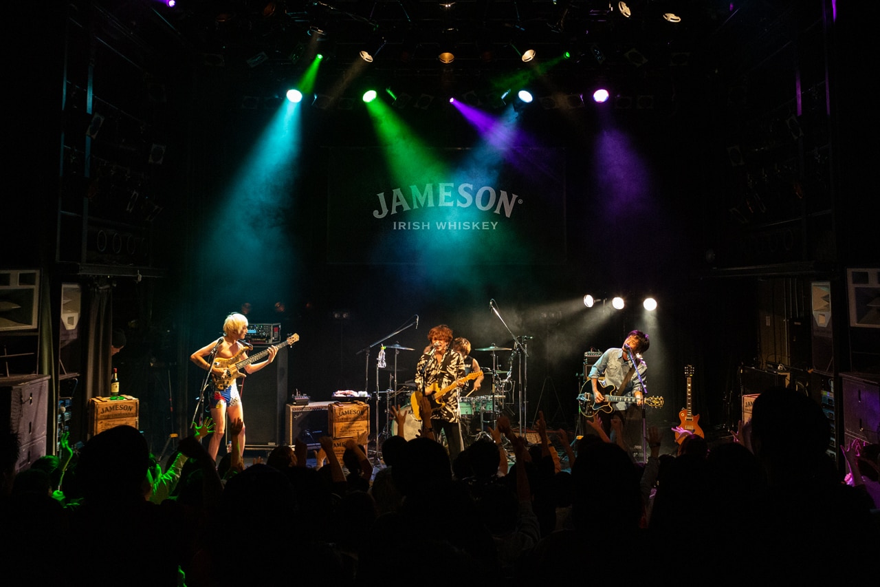 グドモ×DATS×FINLANDSが競演、JAMESONとのコラボで盛り上げたハロウィン前夜