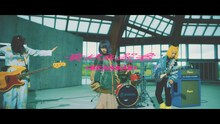 SCANDAL「最終兵器、君」ミュージックビデオのワンシーン。