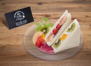 「欅坂46 カフェ」メニュー「46°フルーツサンド」