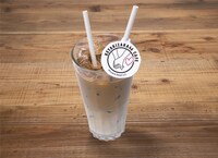 「欅坂46 カフェ」メニュー「ストロー回すアイスカフェラテ」