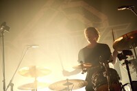 SAMBU（Dr）（撮影：半田安政 / Showcase）