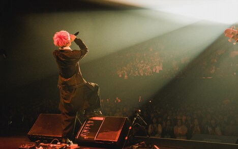 横山直弘（Vo, G）（撮影：ヤマダマサヒロ）