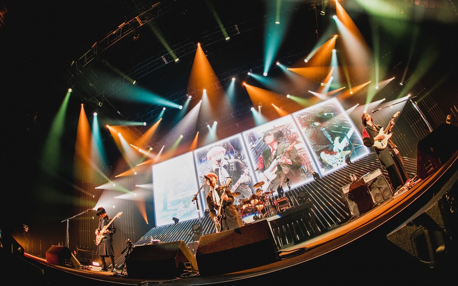 感覚ピエロ（撮影：ヤマダマサヒロ）