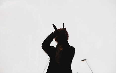 横山直弘（Vo, G）（撮影：ヤマダマサヒロ）