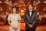 「2019FNS歌謡祭」総合司会の永島優美アナウンサー、相葉雅紀（嵐）。(c)フジテレビ