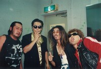 1990年に撮影された怒髪天の写真。