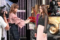 左から指原莉乃、飯窪春菜。 (c)日本テレビ