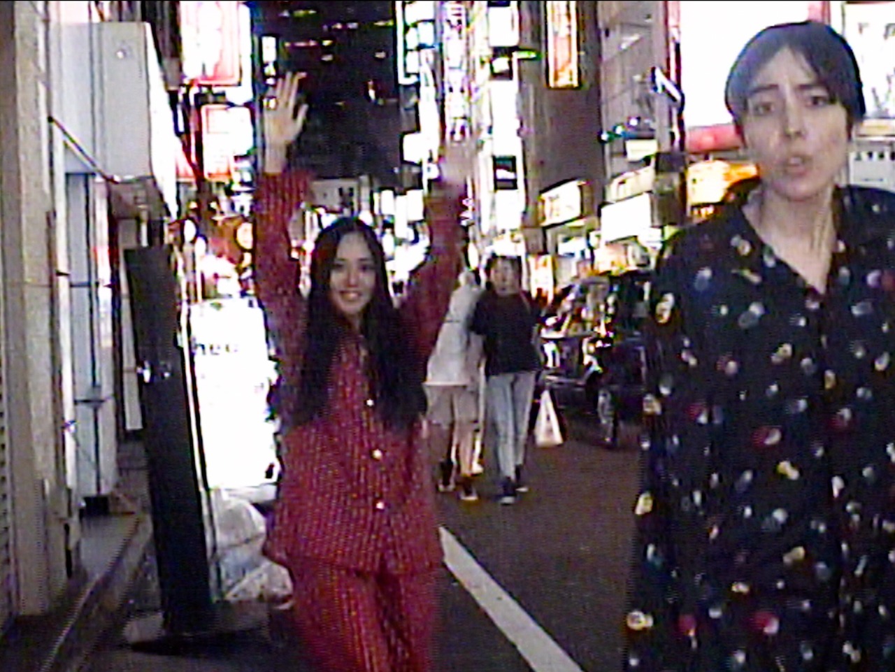 「Snappp feat. New Optimism」ミュージックビデオのワンシーン。