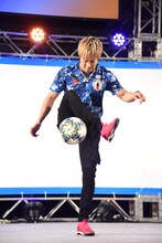 華麗な足さばきを見せるRIKU。