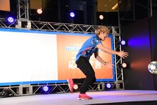 飛んでいったボールを追いかけるRIKU。