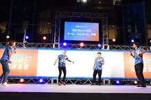 パス回しを行う北澤豪、RIKU、城彰二、中澤佑二。