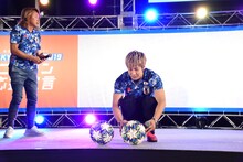 ボールを片付けるRIKU（下）。