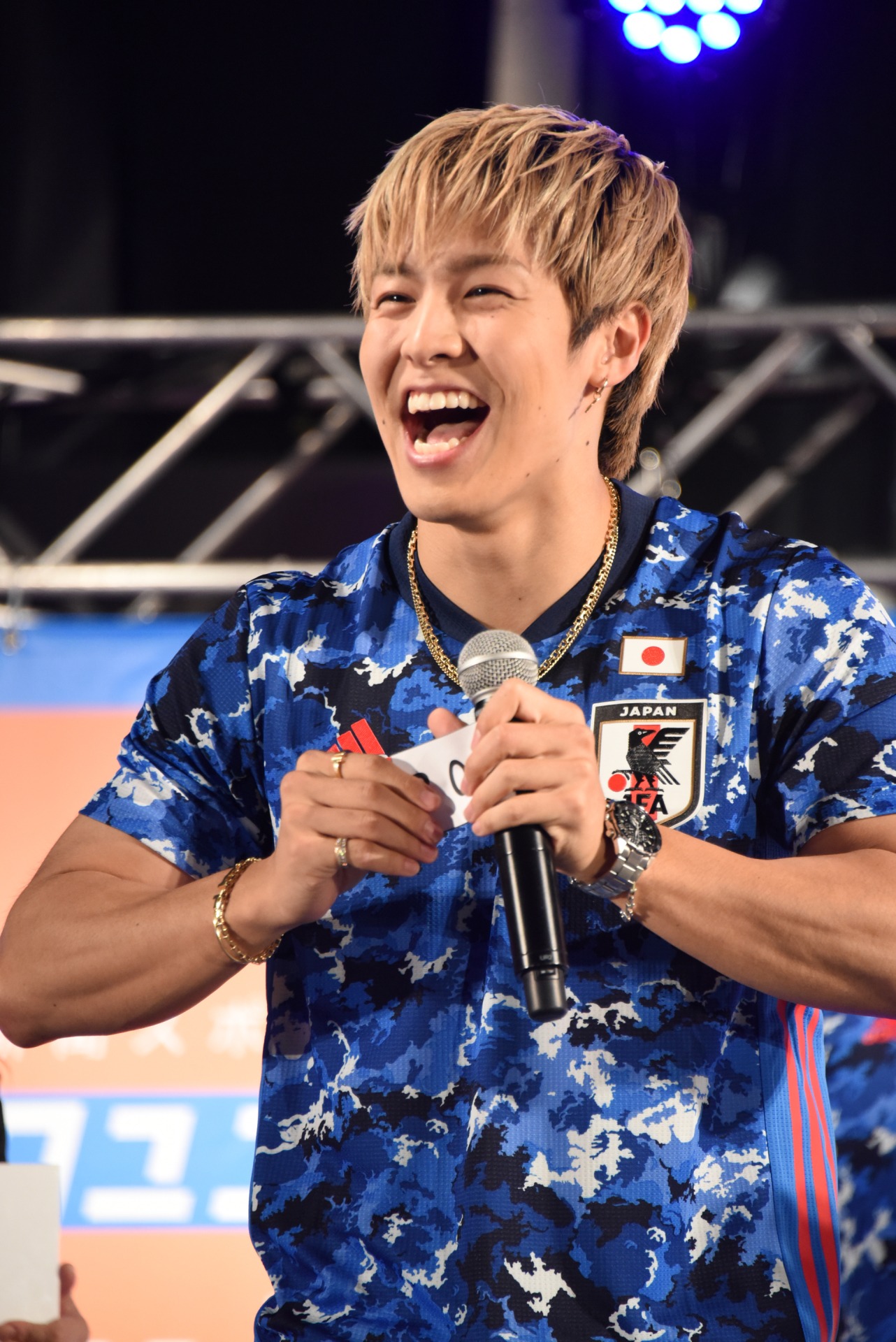 笑顔のRIKU。