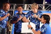 レジェンドたちにくじを引かされるRIKU。