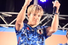 ガッツポーズをするRIKU。