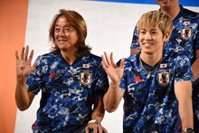 左から北澤豪、RIKU。