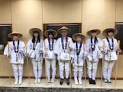 「#BiSHお遍路」に挑むBiSHと渡辺淳之介。(写真提供:エイベックス)