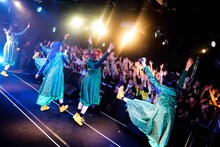 BiSHのフリーライブの様子。（写真提供：エイベックス）