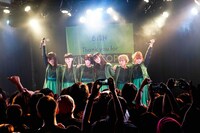 BiSHのフリーライブの様子。（写真提供：エイベックス）