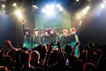 BiSHのフリーライブの様子。（写真提供：エイベックス）