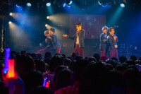 CUBERS「僕と君の妄想ロマンス」初日公演の様子。（撮影：牛島康介、メイ）