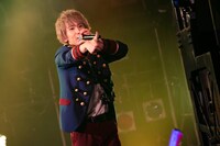 末吉9太郎（撮影：牛島康介、メイ）