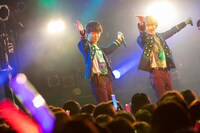 左から優、末吉9太郎。（撮影：牛島康介、メイ）