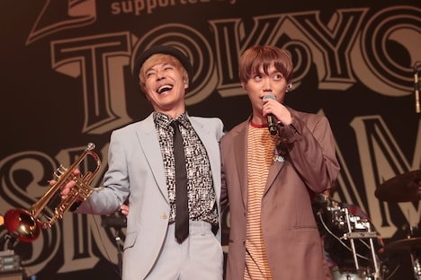 “若い頃のNARGO役”に立候補したGEN（右）とNARGO（左）。（撮影：柴田恵理）