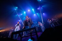 渋谷龍太と東京スカパラダイスオーケストラのセッションの様子。（撮影：柴田恵理）