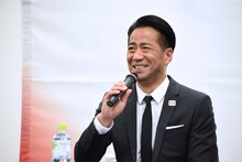 記者からの質問に答えるEXILE HIRO。