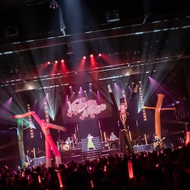 鈴木このみアジアツアー国内編スタート、23歳初ライブを満員の豊洲PITで祝福