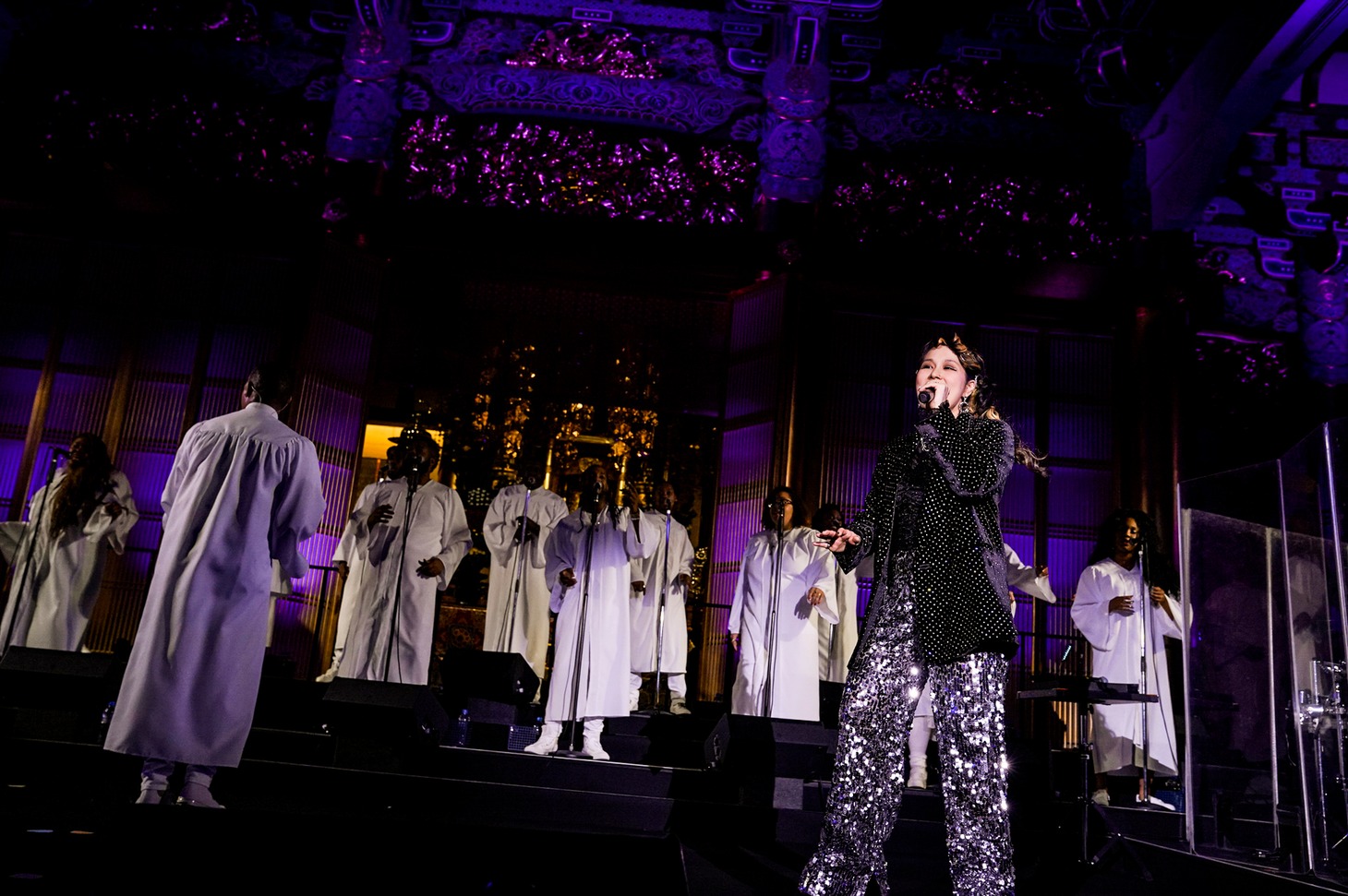 AI「AI 20周年記念プレミアムライブ with ゴスペル聖歌隊」の様子。（撮影：上飯坂一）