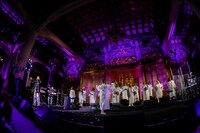 AI「AI 20周年記念プレミアムライブ with ゴスペル聖歌隊」の様子。（撮影：上飯坂一）