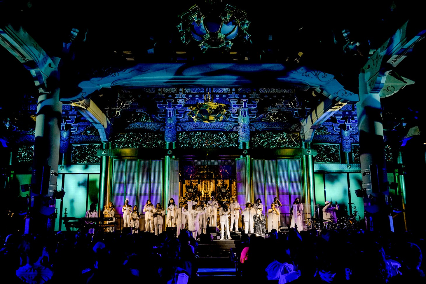 AI「AI 20周年記念プレミアムライブ with ゴスペル聖歌隊」の様子。（撮影：上飯坂一）