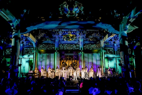 AI「AI 20周年記念プレミアムライブ with ゴスペル聖歌隊」の様子。（撮影：上飯坂一）