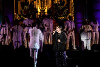 AI「AI 20周年記念プレミアムライブ with ゴスペル聖歌隊」の様子。（撮影：上飯坂一）