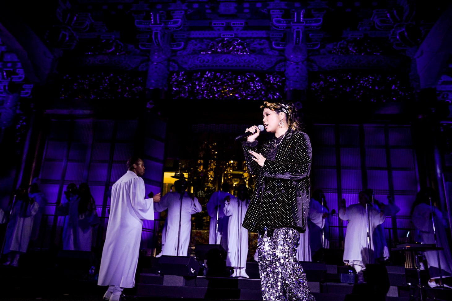 AI「AI 20周年記念プレミアムライブ with ゴスペル聖歌隊」の様子。（撮影：上飯坂一）