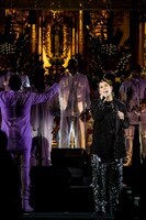 AI「AI 20周年記念プレミアムライブ with ゴスペル聖歌隊」の様子。（撮影：上飯坂一）