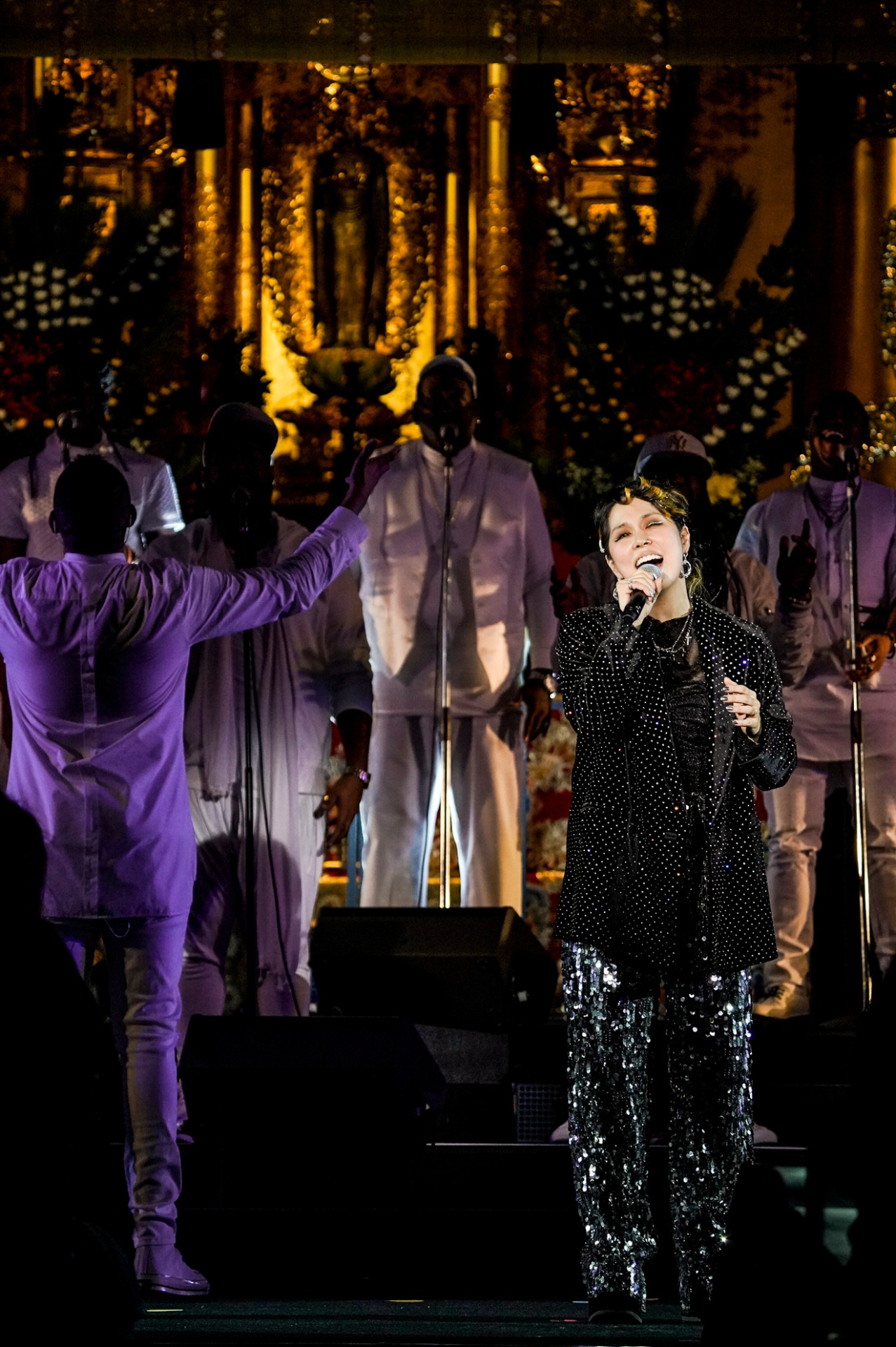 AI「AI 20周年記念プレミアムライブ with ゴスペル聖歌隊」の様子。（撮影：上飯坂一）