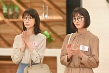 「G線上のあなたと私」第5話より。左から波瑠、長屋晴子（緑黄色社会）。 (c)TBS