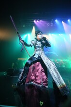 デーモン閣下「DEMON'S ROCK "DKR（うたどくろ）" TOUR」ファイナル公演の様子。（写真提供：アリオラジャパン）