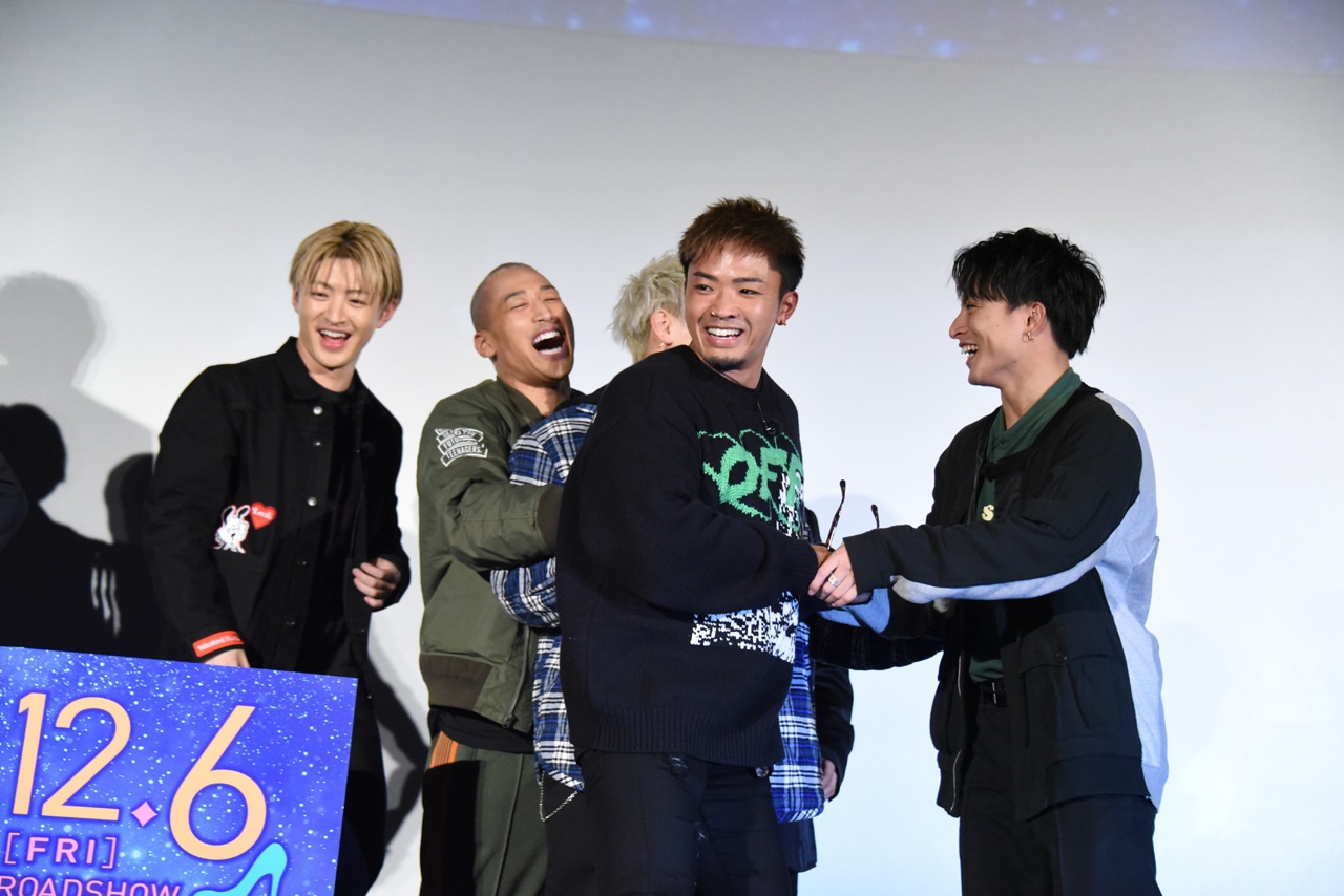 暴走する数原龍友を止めるGENERATIONS from EXILE TRIBEメンバー。