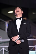 遠藤憲一のテンションに大笑いする片寄涼太。
