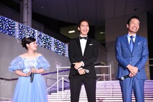 左から橋本環奈、片寄涼太、遠藤憲一。