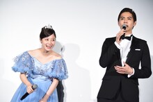 左から橋本環奈、片寄涼太。