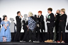 左から橋本環奈、GENERATIONS from EXILE TRIBE。