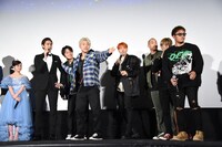 左から橋本環奈、GENERATIONS from EXILE TRIBE。