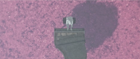 長谷川白紙「あなただけ」ミュージックビデオのワンシーン。