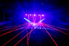 THE ORAL CIGARETTESのステージの様子。（Photo by Viola Kam［V’z Twinkle］）